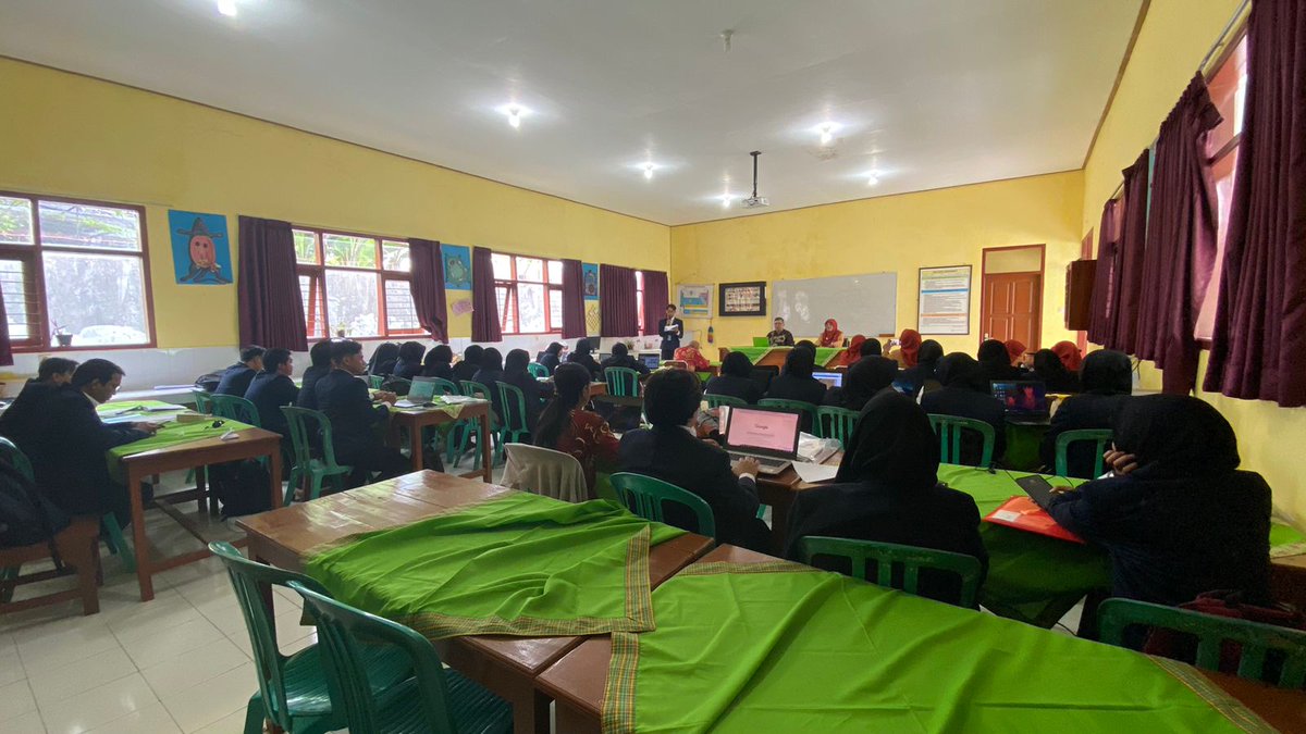 PPG_UM's tweet photo. Kegiatan Penjemputan PPL1 Mahasiswa PPG PraJabatan Gelombang 2 Tahun 2023 @PascasarjanaUM @UM_1954  pada Jumat 22 Maret 2024 di 56 sekolah mitra se-Malang Raya

@gtk_kemdikbud 
@ppgkemendikbud 

[Dokumentasi SMP Negeri 2 Pakis, Kabupaten Malang] https://t.co/m1faa2d9Sg