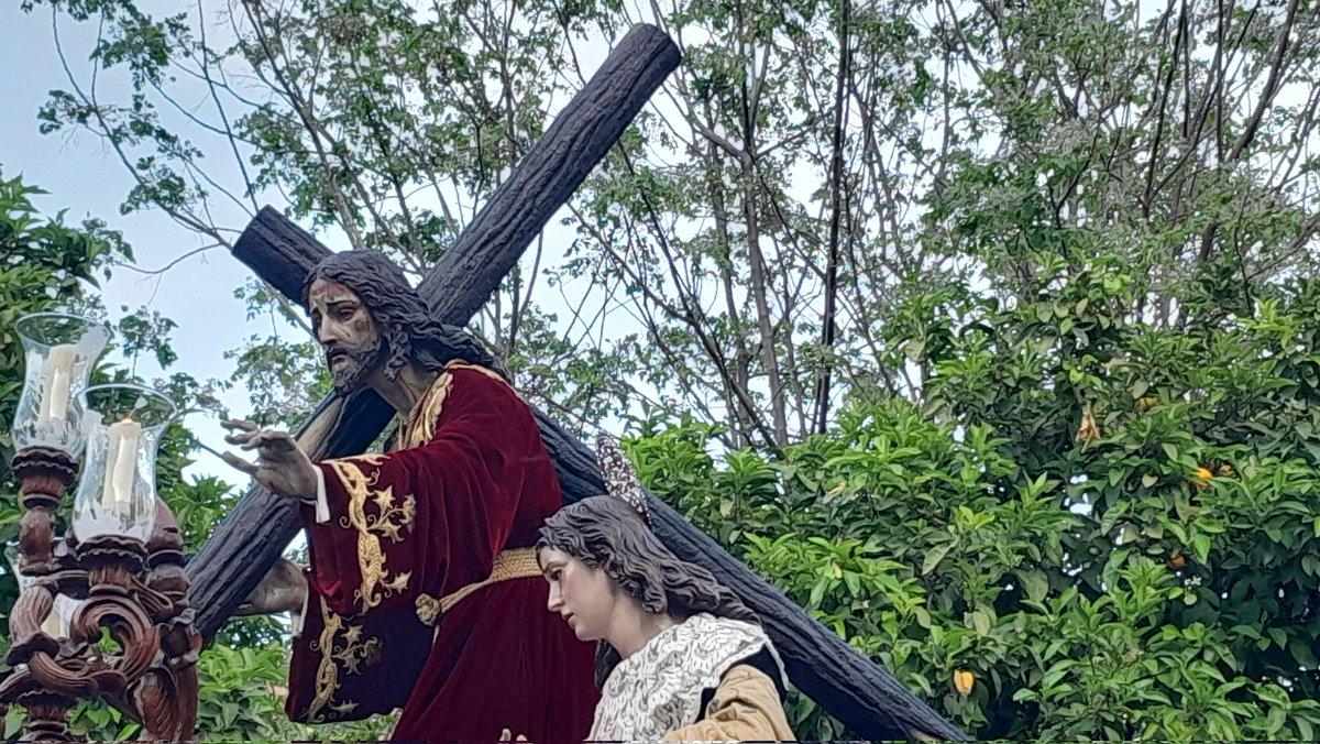 Señores y Señoras, Viernes de Dolores. Que disfruten de la semana que empieza. Buena estación de penitencia a todos.