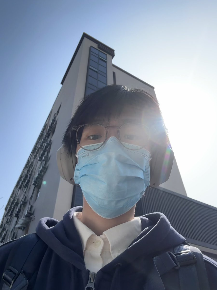 蓝扶手的飞机云 tweet media