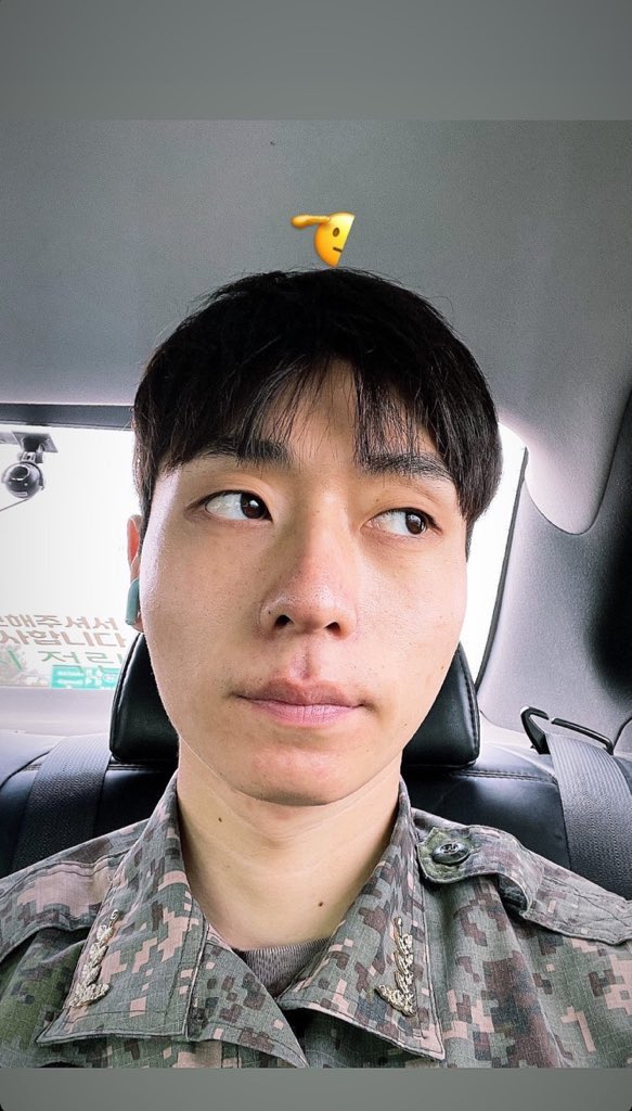 살다보니 군복 기석을 보는 날이 오네