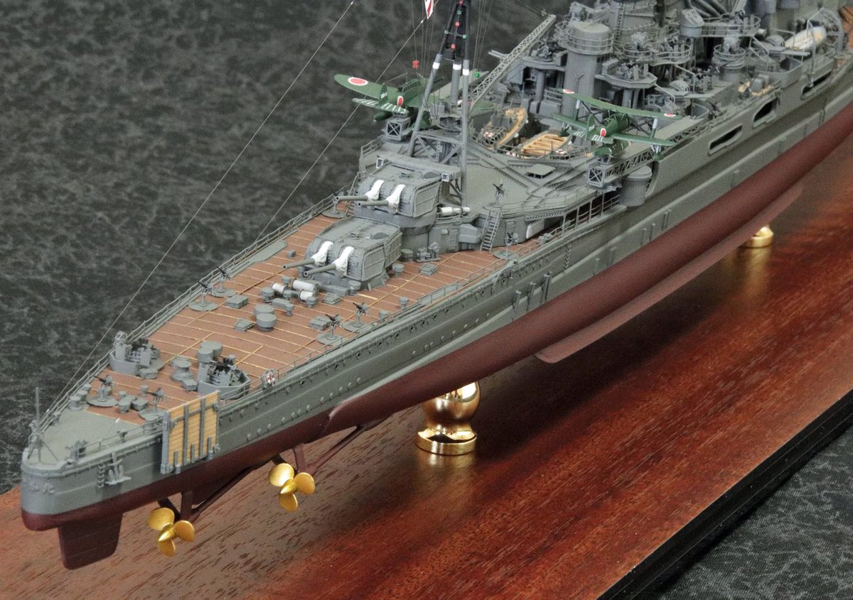 #ハイギヤード作品紹介 320
製作者：渡辺真郎（当工房代表）
＞＞＞1/350重巡洋艦「高雄」その2
艦船模型製作代行のご依頼にて製作。1944年時のアオシマキットにフライホーク、ライオンロア、バンカースタジオ、YXモデル等のパーツを組みました。お客さまからのパーツ指定や資料に従った作品です🙂