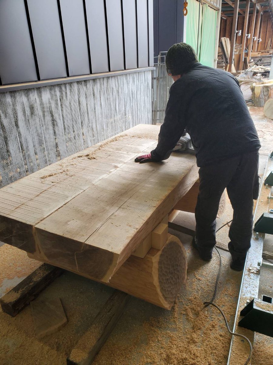 nibutani_craft's tweet photo. 先日製材していた木材がテーブルになりました。アイヌ文様が施されているテーブルです。今後平取町内のどこかの公園に置かれる予定のようですよ。
#北海道平取町 #二風谷 #公園 #木材 #テーブル #アイヌ文様 #hokkaido #biratori #nibutani #ainu #table #wood #ainupatterns https://t.co/luRl5MFx8O