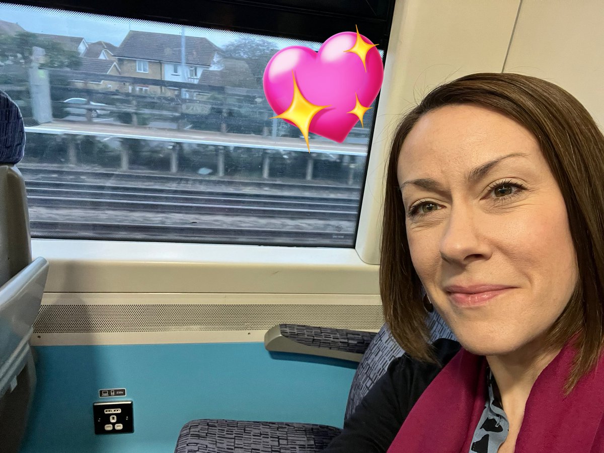 Enroute to women CEO action learning in London at the fab <a href="/wallacespace/">wallacespace</a> ❤️ and it’s light for the first time 👏🏻👏🏻👏🏻 Spring is here! Can’t wait to see some awesome women doing amazing things!