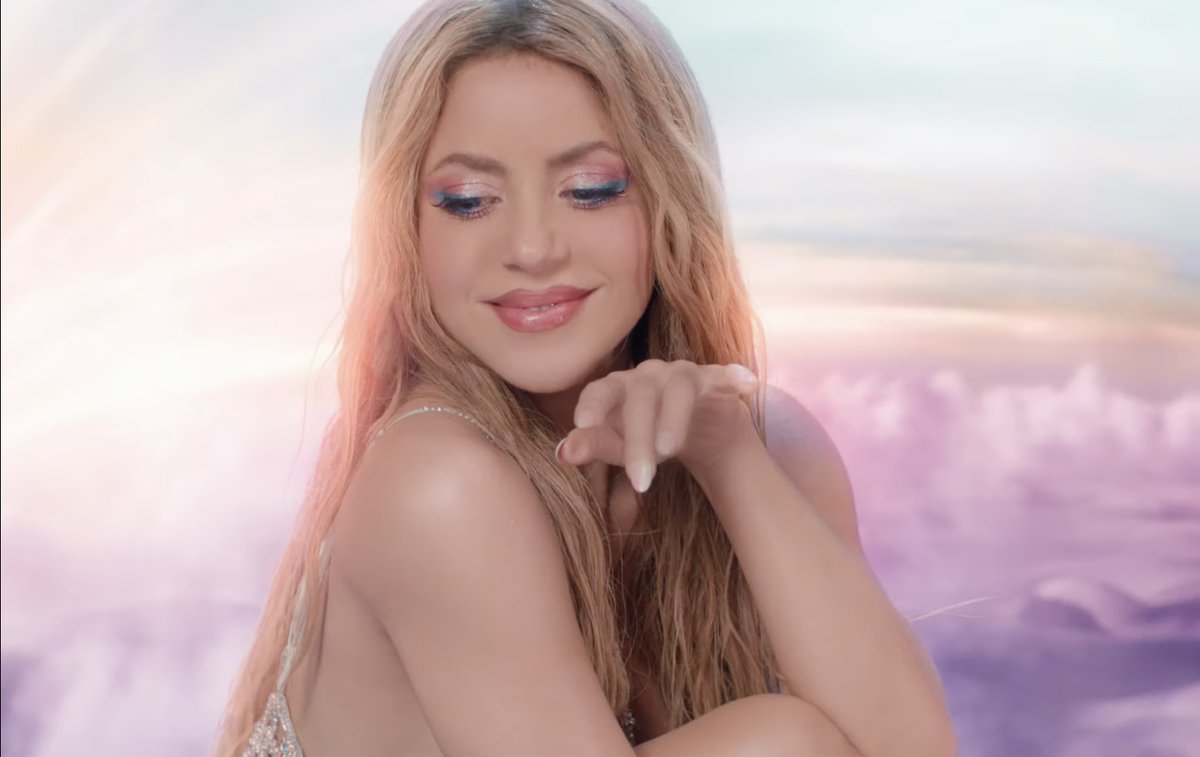 WORLDMUSICAWARD's tweet photo. #Shakira and #CardiB look gorgeous in the music video for ‘Puntería’! 👏👩‍🎤👩‍🎤✨💫👑👑🩷

Watch 👇
https://t.co/4JAmYEswka 

#Punteria 
@Shakira 
@CardiB https://t.co/DGILuAyMrs