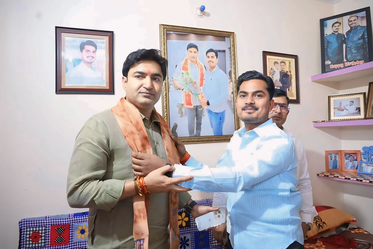JANTA4jitendra's tweet photo. राम शुभ है , राम मंगल है।।
राम प्रेम है, राम विश्वास है।

आदरणीय बड़े भईया श्री Abhijeet Singh Sanga जी का घर पर आना हुआ।

Abhijeet Singh Sanga 
Jitendra savita - जितेंद्र सविता 
Janta Vikas Seva Sansthan
#JitendraSavita #janta4jitendra 
#kanpur #MLA #sangabhaiya https://t.co/HvNz1Q5Q36