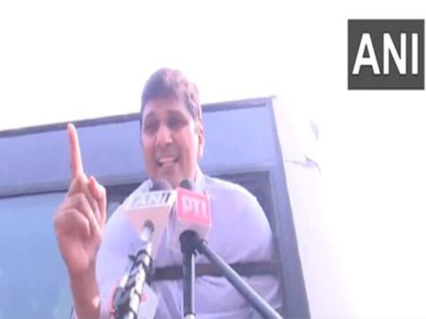 ani_digital's tweet image. AAP Ministers Atishi, Saurabh Bharadwaj detained as party protests arrest of Kejriwal

Read @ANI Story | aninews.in/news/national/…
#Atishi #DelhiCM #AAPProtest #AAP #ArvindKejriwal #ED #SaurabhBharadwaj