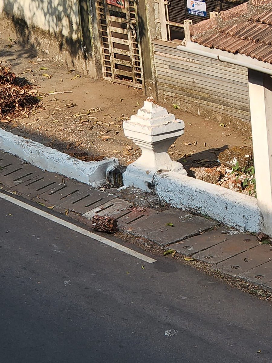 In Panaji City, abutting the road to CMO, a century old cross vandalised last night says a respected local #AdvocatJosephVaz. Doesn’t bode well for Goans even as elections are approaching . A call for action through @ECISVEEP pl.