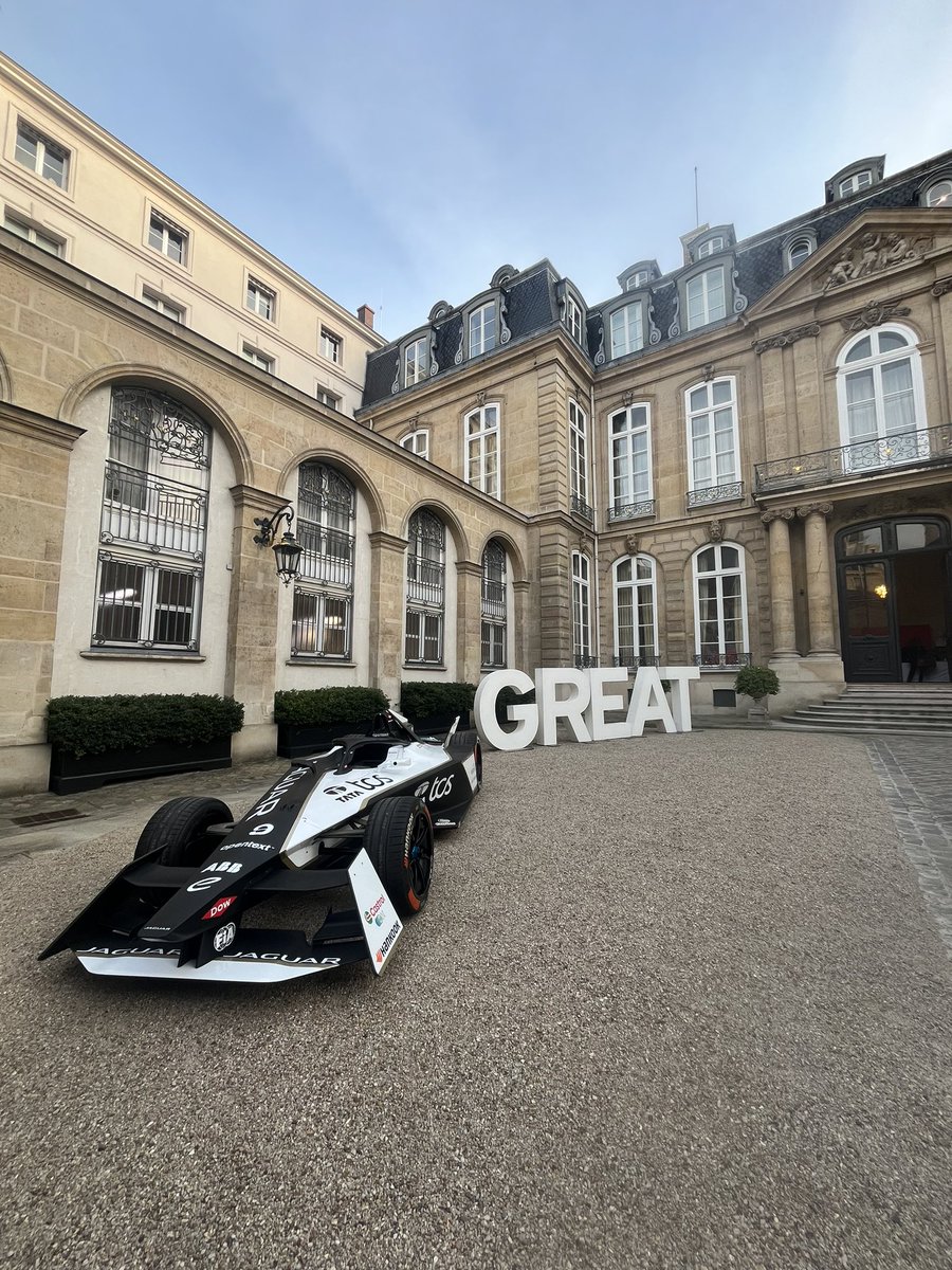 The UK’s $1tn tech sector is home to +140 unicorns.   Last night we welcomed 200 guests to discover 10 innovative UK companies across AI, VR and 3D printing.   #GREATtech #UKFranceTech