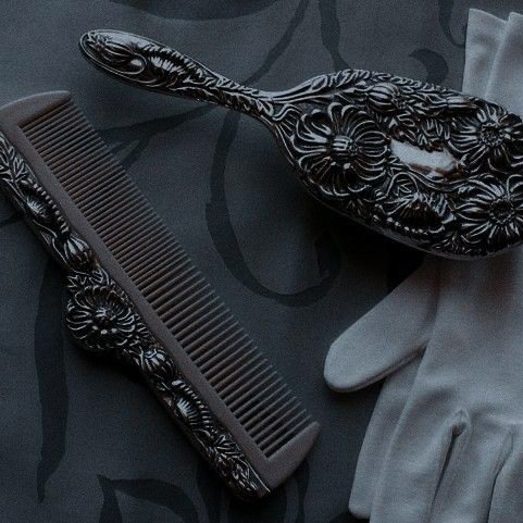 𝓕𝓻𝓪𝓷𝓬𝓮𝓼𝓬𝓪 𝓑𝓻𝓲𝓭𝓰𝓮𝓻𝓽𝓸𝓷

❅ Canon/au portrayal of the 6th member of the Bridgerton siblings
❅ Mirrored-lit; mostly descriptive
❅ Multiverse, crossover and oc friendly
❅ Ship w/ chem, mainly with John/Michael Stirling

#BridgertonRP 

⟳ + ♡