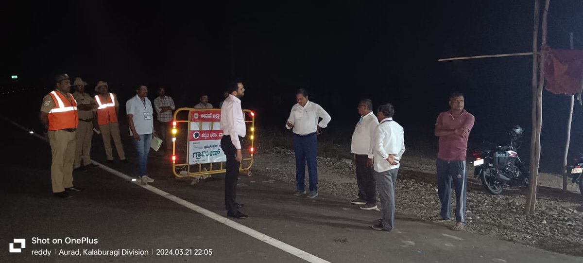DEOBIDAR's tweet photo. Deputy Commissioner, SP sir and Additional Deputy Commissioner visited check post. https://t.co/UygPUJDCLm