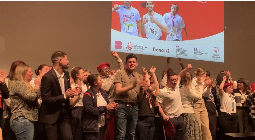 💡S’immerger dans un bain de #positivité et de #bienveillance, c’est possible❤️
🎬L’avant-première du merveilleux documentaire de Stephanie Pillonca avec 😇☺️😄 : Sulayman, Jordan et Coraline. ⚽️🏊🏻‍♂️🏸« De l’or plein les yeux » sur <a href="/Francetele/">France Télévisions</a>  le 3 avril prochain en est l’occasion