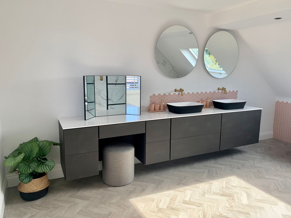 🚿 Experience the ultimate in bathroom luxury with our bespoke bathroom units. From space-saving solutions to statement pieces, we can create something bespoke for you. Indulge in the beauty of well-crafted design by Stirling.