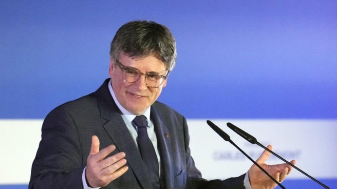 Kormavov's tweet image. Ponlos a bailar otra vez, maestro.

Don Carles Puigdemont i Parera. El nostre President.

#dempeus #dignitat #atocar #meponepalote