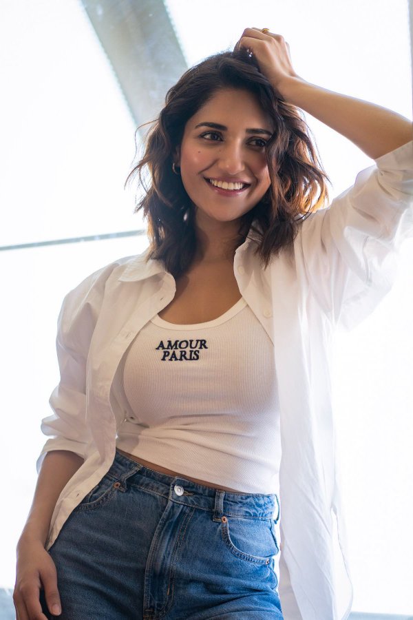 GJQa8YebEAAXObi?format=jpg&name=900x900