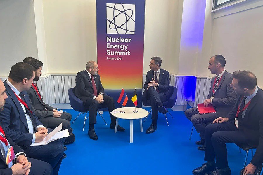 On March 21, 🇧🇪 PM @alexanderdecroo met with 🇦🇲 PM @NikolPashinyan on the sidelines of #NuclearEnergySummit to discuss:
🔹new impulse to multi-sectoral cooperation 🇦🇲 🇧🇪 
🔹Stability in the region and 🇦🇲 🇦🇿 peace
🔹 Unblocking regional infrastructure 
🔹 Cooperation ties with 🇪🇺