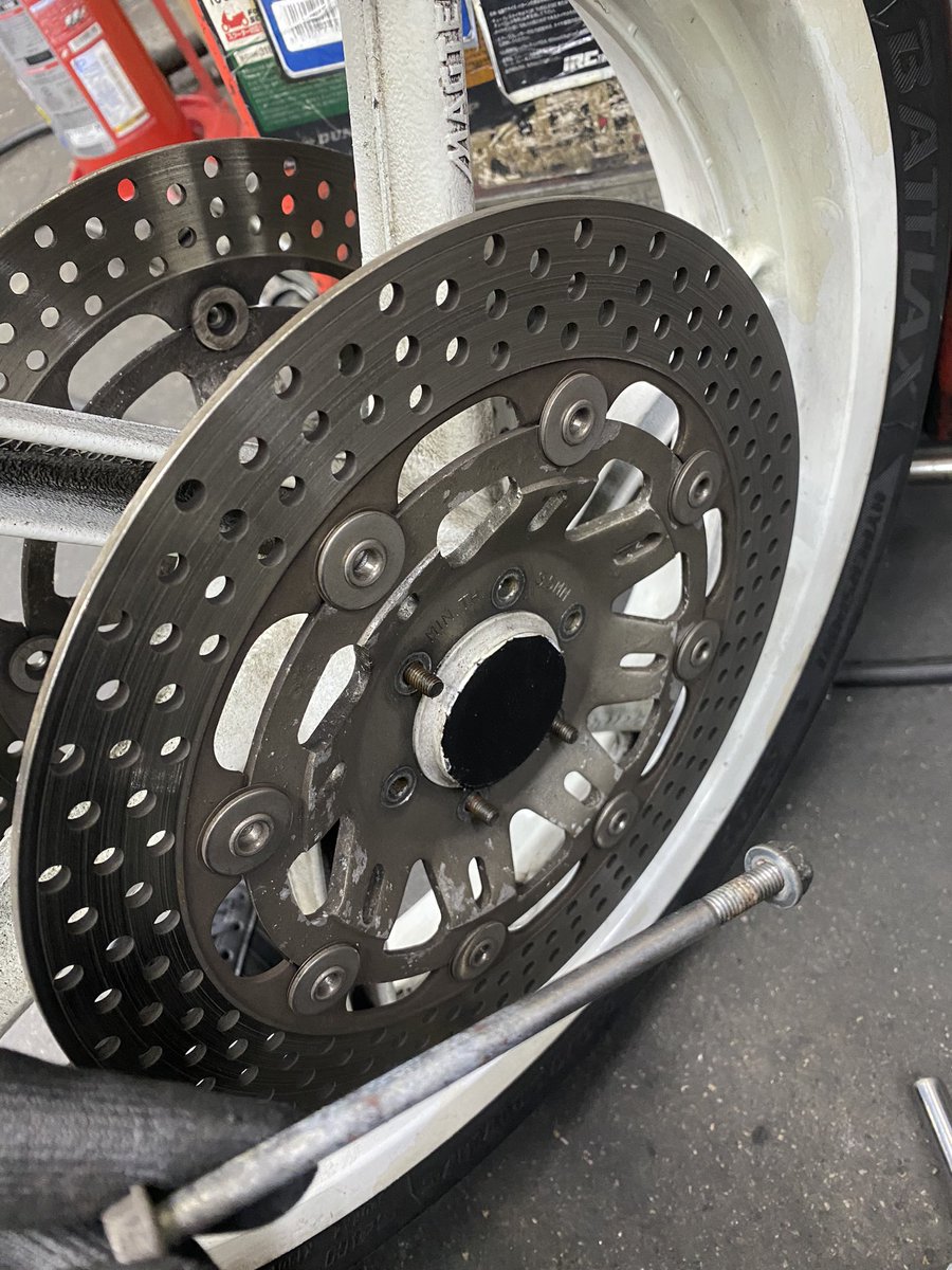 ffsarami's tweet photo. マグってめんどくさい素材やなぁ

#NSR250R8N
#MAGTEK https://t.co/8YtG6kwulQ