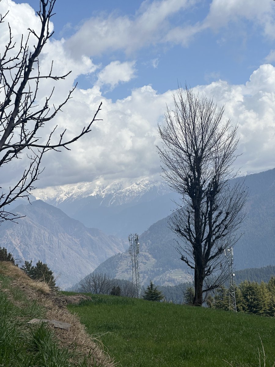 nazariyaa__'s tweet photo. Majestic peaks of Hans Kund Tirath GHNP Sainj, where the Tirthan River begins its journey 🏔️
.
.
.
.
.
#tirthan #ghnp #Himachal #himachalpradesh https://t.co/FyNy9O7dxY
