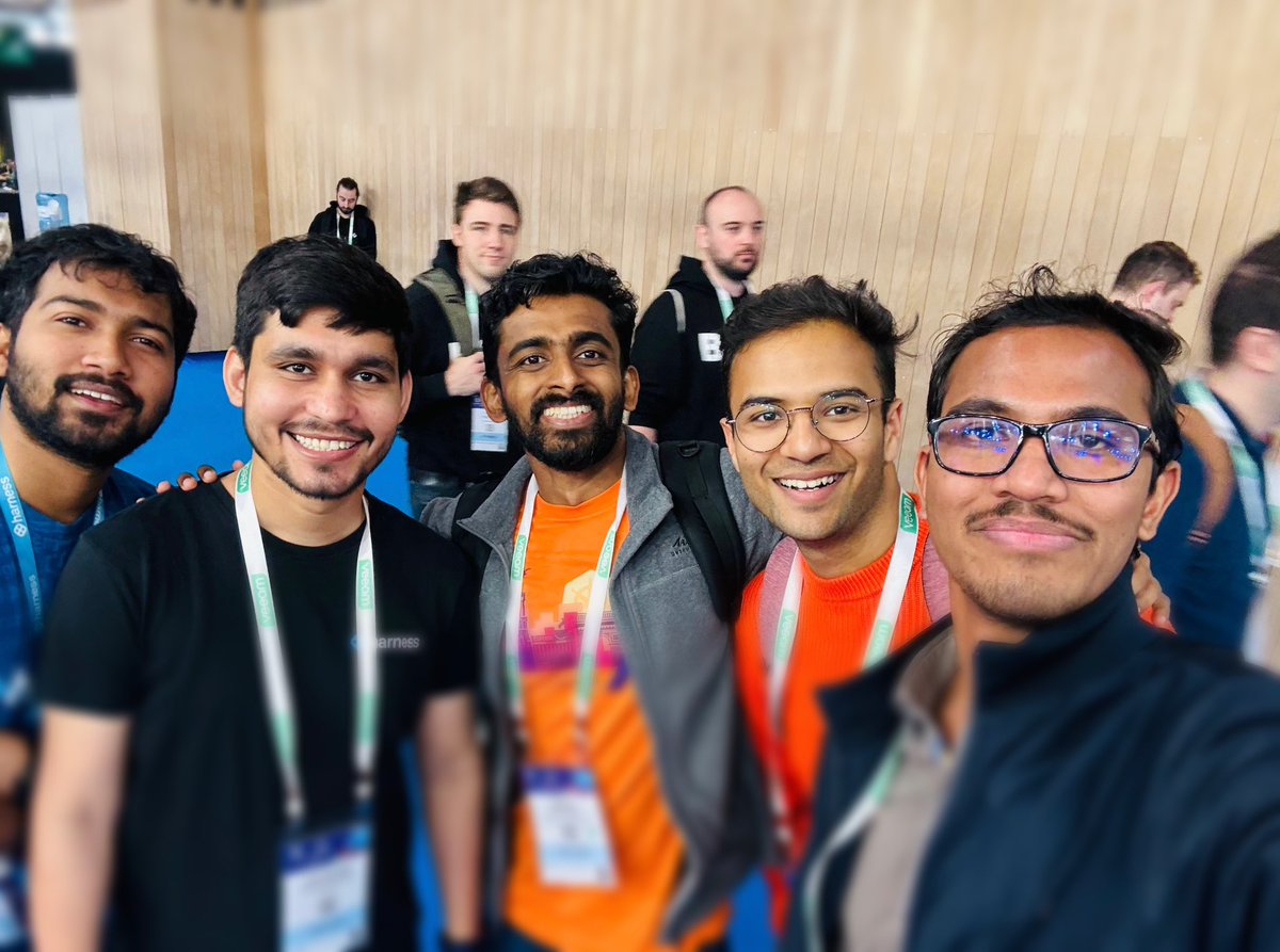OumKale's tweet photo. Reunion at KubeCon EU ❤️@containerd ♾️ @LitmusChaos ♾️ @oktetohq 💚  @akhilerm @ispeakc0de @prithvi137 and @RinkiyaKeDad https://t.co/7hVwy7rUE1