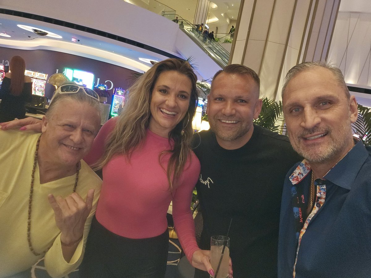 BillyWomack's tweet photo. The fam... after a LONG but Very successful week!
#blockchain #cryptocurrency #softwarenodes #nodeup https://t.co/rqpwMsP5ZT