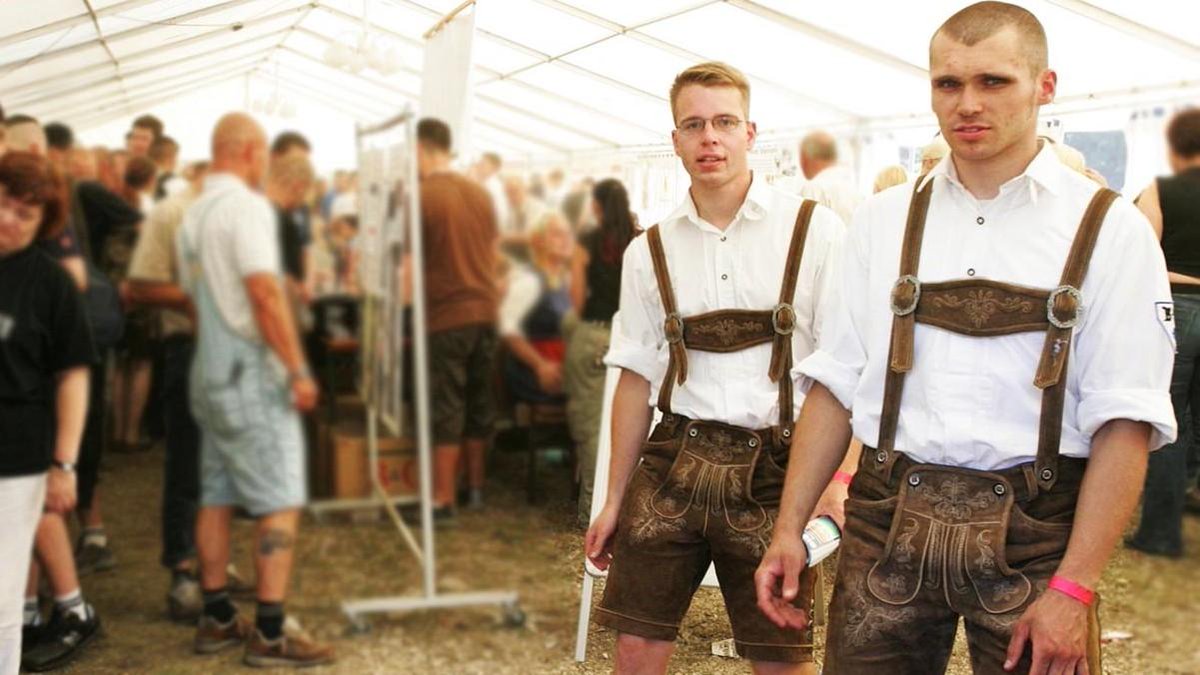 TV-Sender AUF1: Desinformation als Familybusiness

Das Geschäftsmodell ist simpel: Gefahren heraufbeschwören, sich selbst als Opfer und zugleich einzige Rettung inszenieren und Spenden generieren.

➔ t1p.de/i790x

Gastbeitrag: <a href="/stopptrechte/">stopptdierechten.at</a> (Wien)
Foto: <a href="/IssoMedia/">isso.media</a>