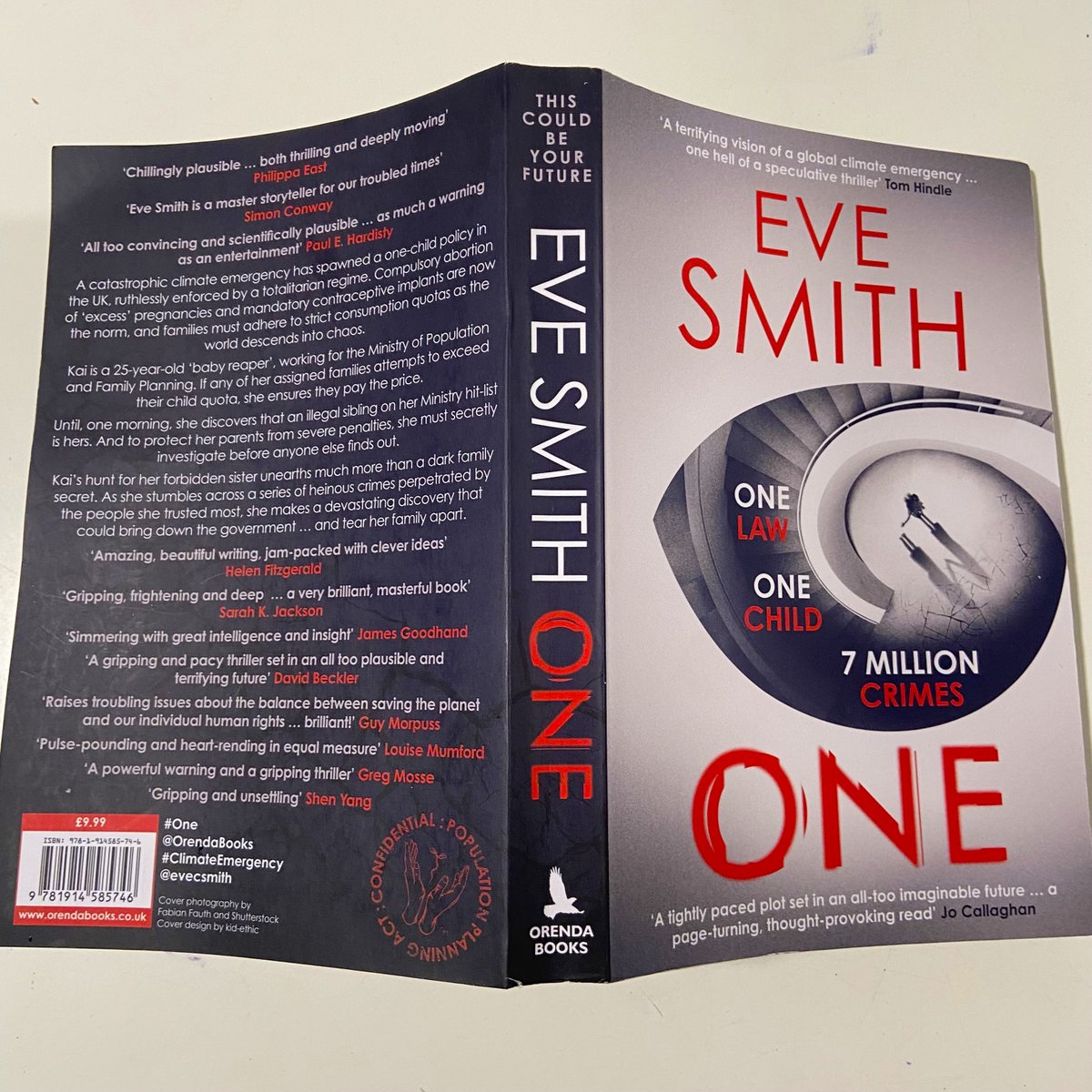 #TheOne by @evecsmith is set in a terrifyingly plausible futuristic Britain, where overcrowding + lack of resources has spawned a One-Child policy ruthlessly enforced by a totalitarian regime. Intelligent, gripping, fast-paced. One of the best dystopian thrillers I've read!
