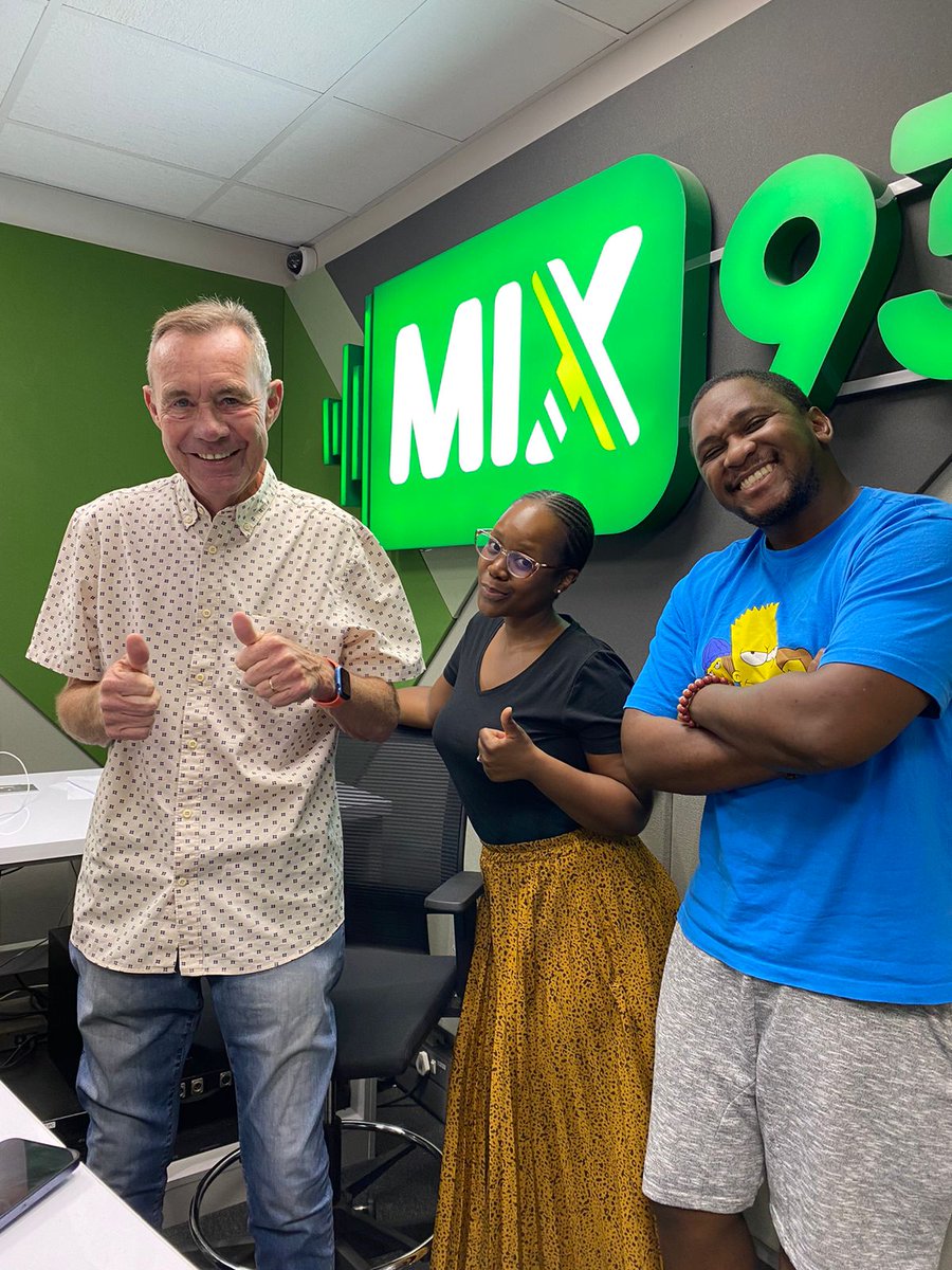 Happy #friday !!! Thank you for tuning in to #BreakfastWithBlewitt with @Tonyblewitt @MummyMohlahlo and @OG_KamoGEE Let's meet again next week Monday same time same place. #MyMusicMyMix #Music #Radio