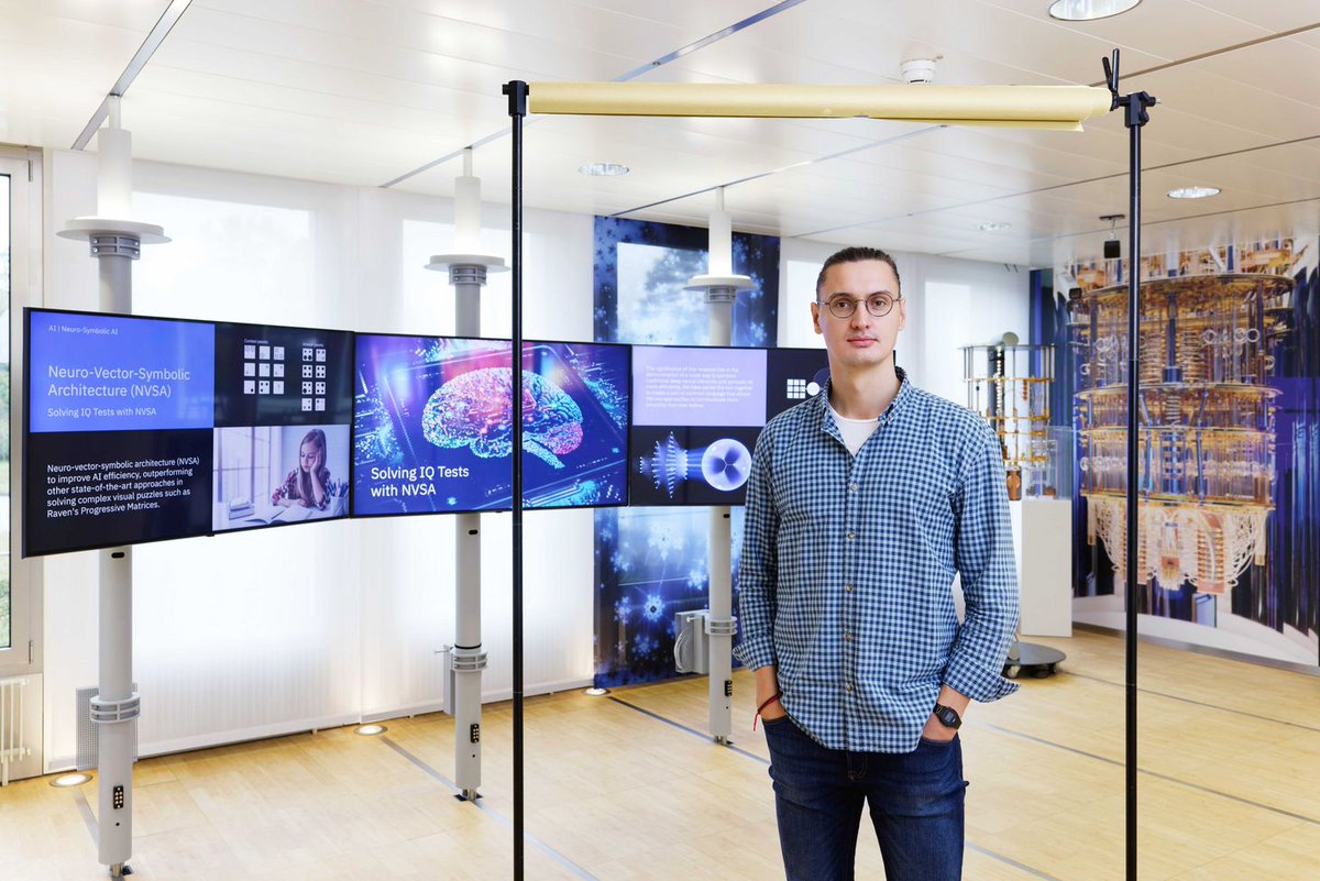 Erst in der Berufslehre erwachte Roman Böglis Interesse an der Informatik. Er holte die Berufsmaturität nach und absolviert nun ein Studium in Computer Science. Ihm hilft ein Werner-Siemens-Fellowship, das @Fondetudes an herausragende Studierende vergibt. wernersiemens-stiftung.ch/detail/auf-umw…