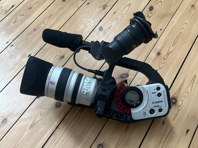 For the new "content creators" - this beast here is the  camera I used to shoot my first POV sextape<a href="/tag/cut"class="tags"><span>#cut</span></a><a href="/tag/horny"class="tags"><span>#horny</span></a><a href="/tag/daddy"class="tags"><span>#daddy</span></a><a href="/tag/cock"class="tags"><span>#cock</span></a><a href="/tag/zaddy"class="tags"><span>#zaddy</span></a><a href="/tag/hornyaf"class="tags"><span>#hornyaf</span></a><a href="/tag/gir"class="tags"><span>#gir</span></a>