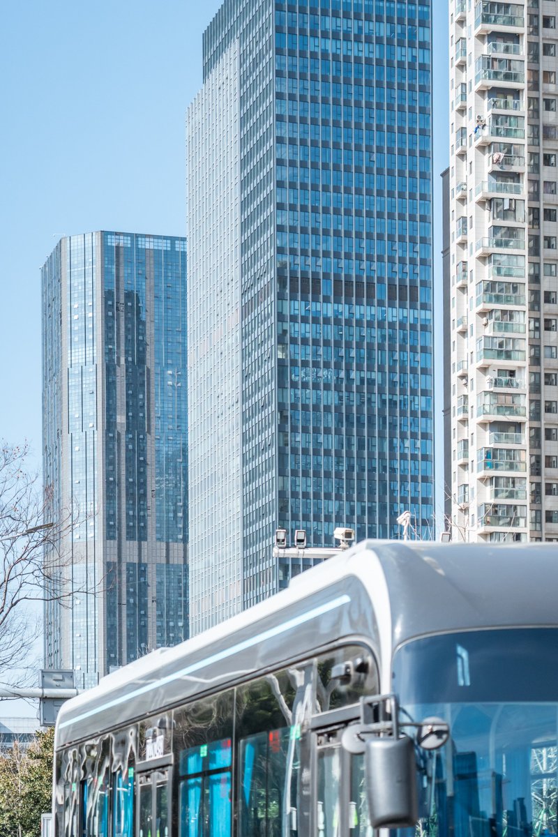 visit_wuhan's tweet photo. The city bus temporarily stops at the cherry blossom-filled bus stop, carrying passengers through the cherry blossom forest. It traveles on the fragrant road of spring, allowing you to feel the joy and comfort of being close to nature.
#citystory #hanstory #energeticwuhan #hereiswuhan #lovewuhan