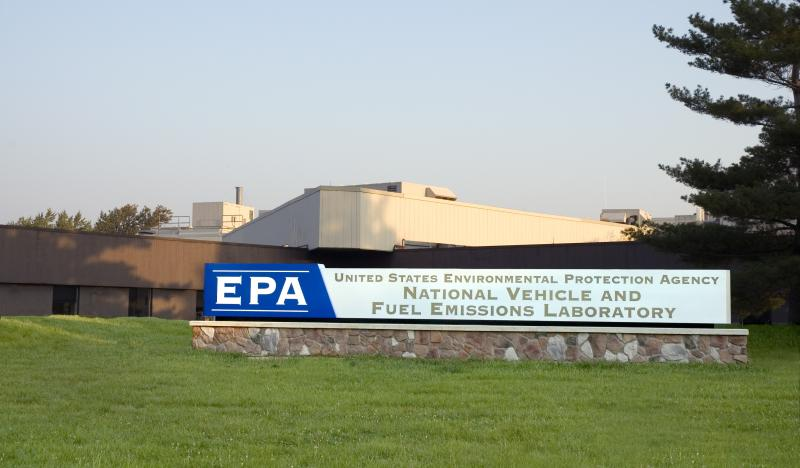 Les nouvelles normes d'émissions automobiles aux États-Unis : un virage réaliste pour l'industrie. Découvrez comment les constructeurs comme #Honda, #Jeep et #Toyota s'adaptent à ces changements pour un avenir plus propre et durable. #Mobilité autoactu.com/actualites/pou…