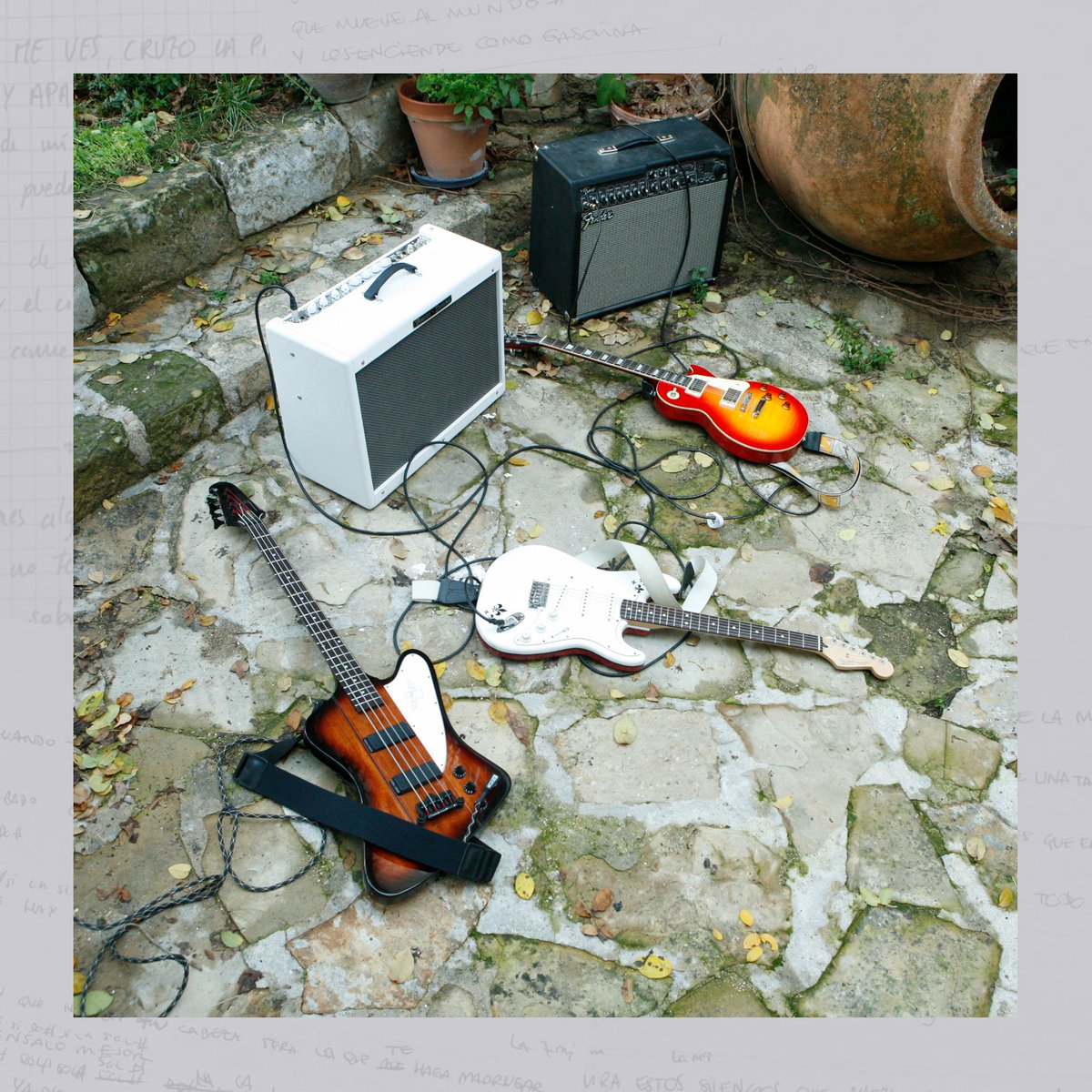 Desde hoy mismo, activamos la preventa. La fecha de lanzamiento será el 12 de abril, día en que podréis disponer de ella tanto en formato digital como físico. Pero como nos puede tanto la emoción, queremos regalaros como adelanto uno de nuestros temas favoritos: Niebla.