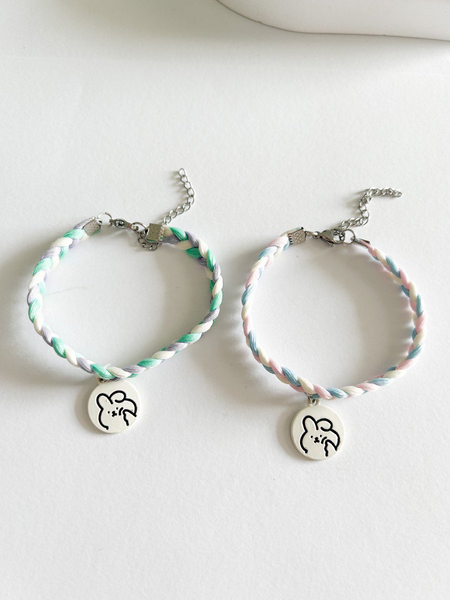 everything_effe's tweet image. ♡̩͙  สายถัก ฟรี 1 จี้ &amp;lt; ส่งฟรี&amp;gt;
꙳꒰•◡̎•꒱ สายถักมีหลายสีให้เลือกตามภาพสุดท้ายเลยค่า
꙳ ♡̶ มีจี้ให้เลือกกว่า 200+
˘͈ᵕ˘͈  ✦  130.-/ เส้น
ซื้อเยอะมีราคาส่ง ✅✨
.
#ของขวัญปัจฉิม #ของขวัญ #สร้อยข้อมือ #ส่งต่อเสื้อผ้ามือ2 #ส่งต่อเสื้อผ้ามือสองราคาถูก