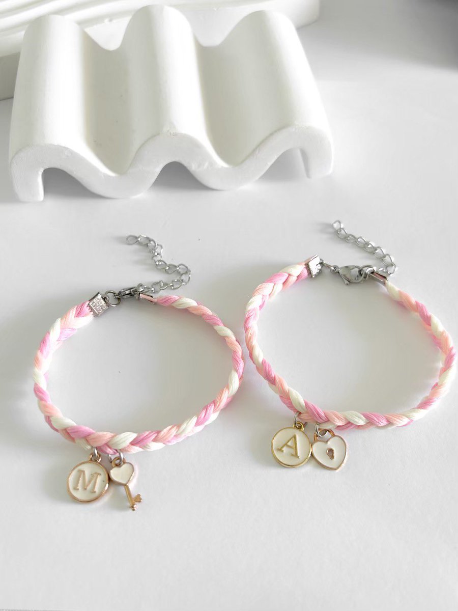 everything_effe's tweet image. ♡̩͙  สายถัก ฟรี 1 จี้ &amp;lt; ส่งฟรี&amp;gt;
꙳꒰•◡̎•꒱ สายถักมีหลายสีให้เลือกตามภาพสุดท้ายเลยค่า
꙳ ♡̶ มีจี้ให้เลือกกว่า 200+
˘͈ᵕ˘͈  ✦  130.-/ เส้น
ซื้อเยอะมีราคาส่ง ✅✨
.
#ของขวัญปัจฉิม #ของขวัญ #สร้อยข้อมือ #ส่งต่อเสื้อผ้ามือ2 #ส่งต่อเสื้อผ้ามือสองราคาถูก