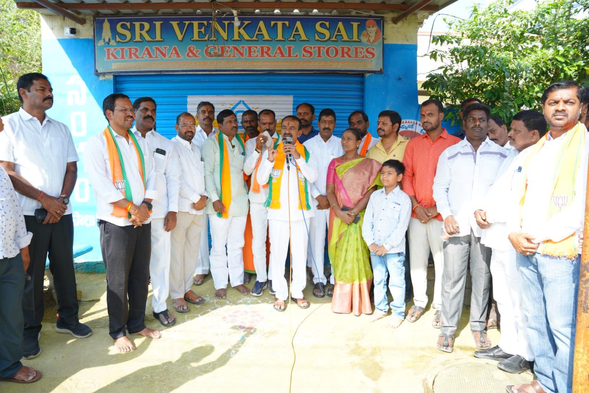 Eatala_Rajender's tweet photo. మేడ్చల్ : దుండిగల్ మున్సిపాలిటీ, శ్రీరామ్ నగర్ కాలనీ వాసులతో బ్రేక్ ఫాస్ట్ మీటింగ్ నిర్వహించి ప్రసంగించడం జరిగింది.
#ModiJiKaParivaar #BJP4Telangana #BJP4India #ModiHaiToMumkinHai #ModiAgainIn2024 #LokSabhaElections2024 #BJP4India #EatalaRajender #Eatala4Malkajgiri #MPEatala #Eatala4BJP #malkajgiriconstituency #malkajgirimp #AyodhyaRamMandir #RamLalla
#ModiGuranteeEatalaSurety