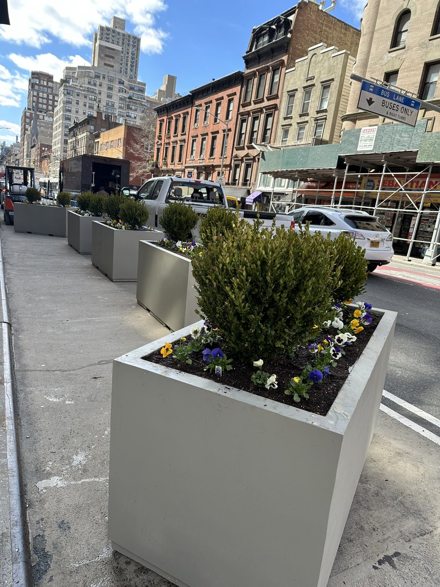 JKPOHLandscape's tweet photo. We strongly hold two fundamental beliefs: customer satisfaction, creating beautiful outdoors and keeping our planet safe. You and our environment are our top priority. 

Restaurant outdoor patio
Cafe patio
Children playground 
Medical building planter
Offices building and etc https://t.co/yjspEJSYEM