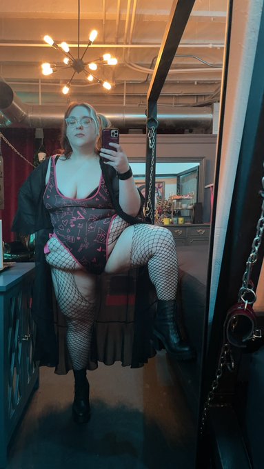 Shinigami Vibes✨🥀⛓️🖤 https://t.co/wVe16y6Chy