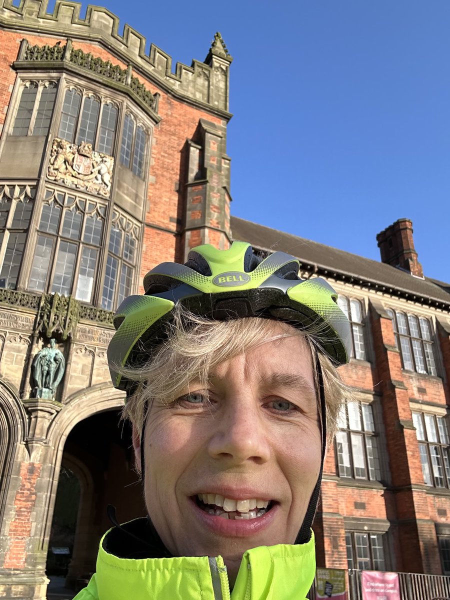 Springtime - when you can cycle to work in the light! ⁦@UniofNewcastle⁩ #BikeToWork 🤗🚴‍♀️