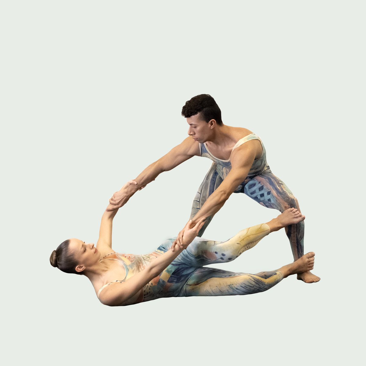 Paul Taylor’s DUET from 1964, is a testament to the simplicity and clarity of his craft. Brief and beautifully shaped, it portrays a love, perhaps not new, but rather tried and true 🩵 DUET joins our upcoming season “PAST & FUTURE” find out more at: eliotsmithdance.com/pastandfuture