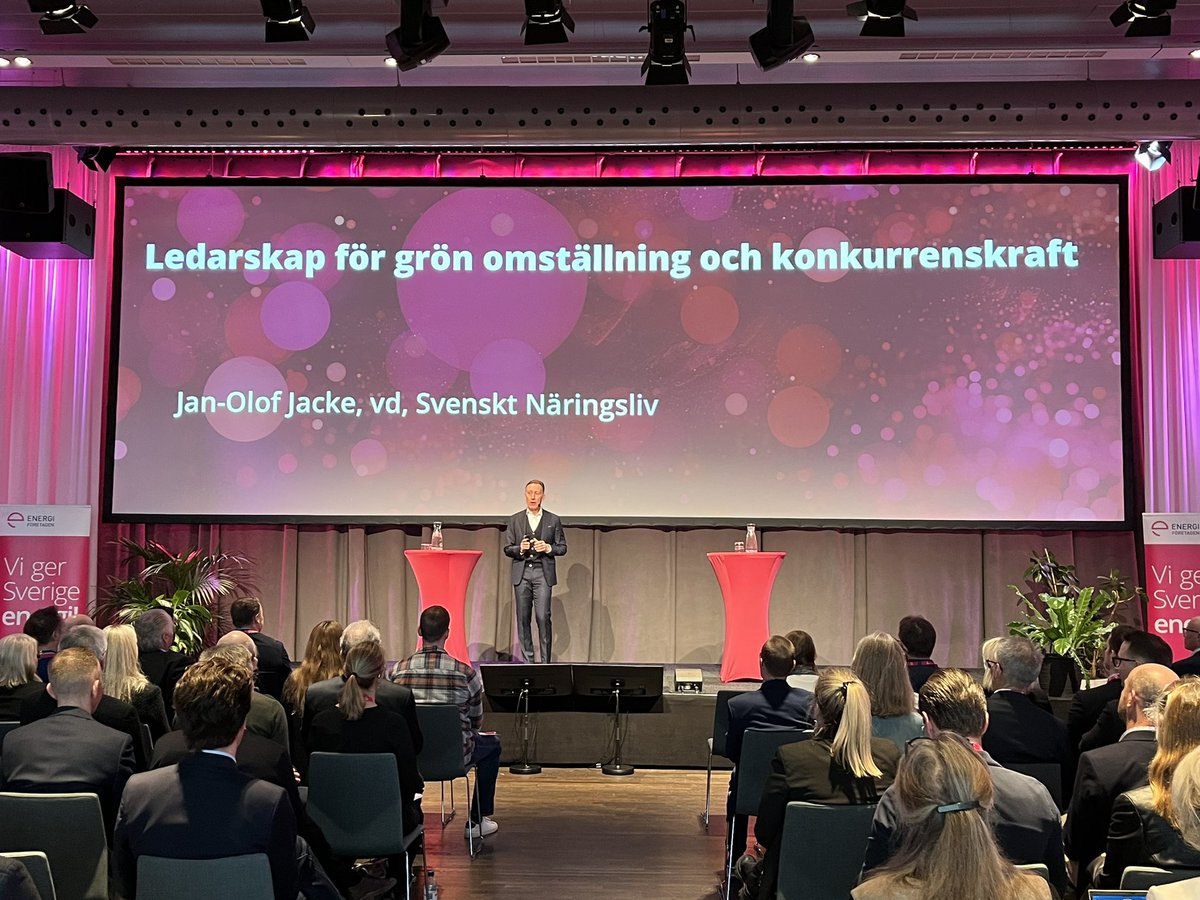 ”Ändrade spelregler är investeringars värsta fiende” och  ”kraftslagspolarisering är oerhört destruktivt” betonar Jan-Olof Jacke <a href="/svenaringsliv/">Svenskt Näringsliv</a> på #energi2024.  <a href="/energiforetagen/">Energiforetagen</a> couldn’t agree more. #svepol