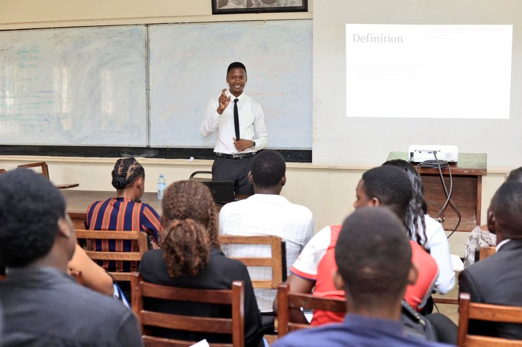 BrainchldBurson's tweet image. Our PR Executive @Ivandarlington1, had the opportunity to lecture PR students of @Makerere as a guest lecturer. 

We are so proud of his dedication to his craft and commitment to passing on his knowledge to upcoming PR professionals in Uganda.

#BolderBetterTogether
#PRInsights