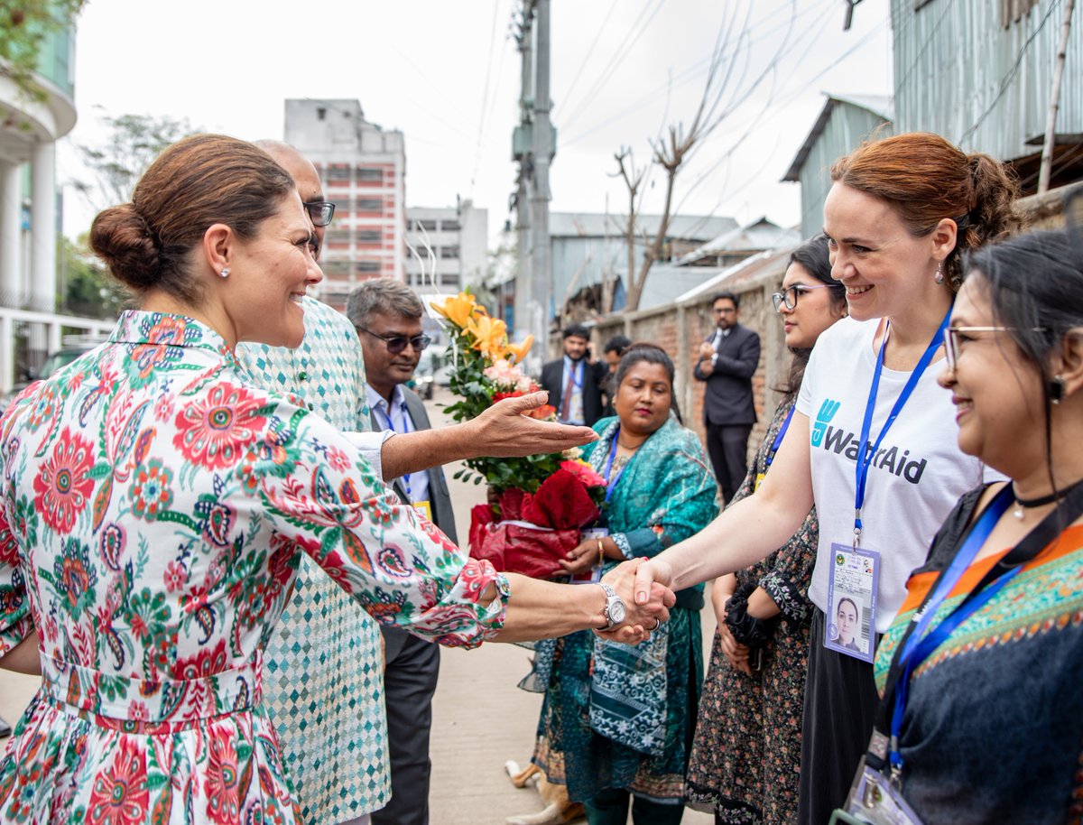Vi är så glada att vi fick chansen att visa upp WaterAids arbete för H.K.H. Kronprinsessan Victoria i Bangladesh. Här jobbar WaterAid med att bygga toaletter och vattenstationer för att fler ska ha tillgång till rent vatten.💧🌍 ⁠Läs mer⤵️ wateraid.org/se/blog/hkh-kr… @UNDP_Sweden
