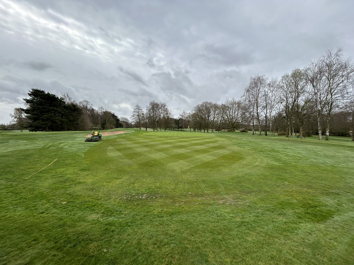 Just about floating about here <a href="/CoptHeathGC/">Copt Heath Golf Club</a>  getting those mowing lines in on approaches and collars😁⛳️. While the lads get a dryish cut on our greens and coming up beautifully 👌👏👏👏👏⛳️⛳️