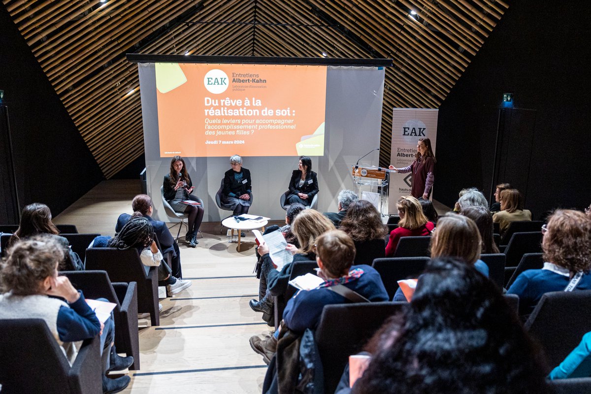 A l'occasion des Entretiens Albert Kahn des @hautsdeseinefr, Solène élève polytechnicienne et Anne-Flore ancienne élève de l’X actuellement ingénieure en IA ont témoigné de l’intérêt pour les jeunes filles de s’orienter vers les sciences. #égalitédeschances #sciences #orientation