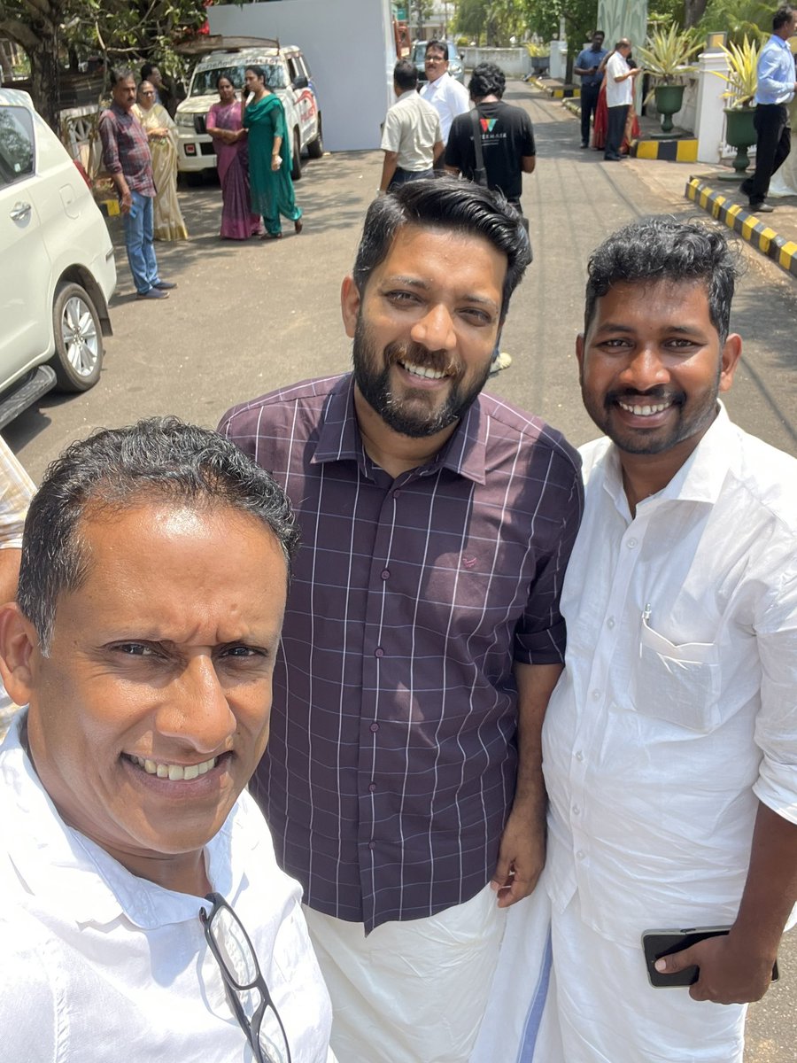 vijaythottathil's tweet image. With @shafi_parambil_ at Thalassery! 
With KSU Kozhikode Dist Pres Sooraj VT! 
#VoteForUDF
#ShafiParambil