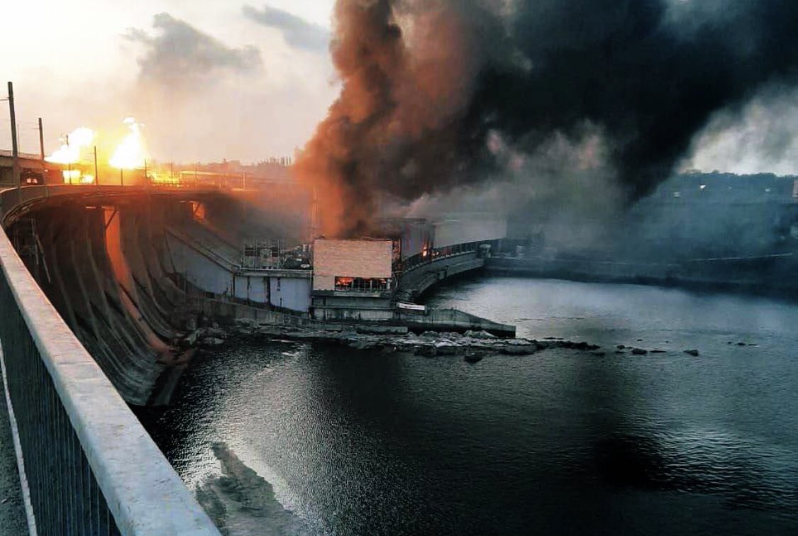 BREAKING: Russia strikes the DniproHES hydropower station in Zaporizhzhia. It’s the largest dam in Ukraine. When the retreating Soviet Red Army blew it up in 1941, the flooding killed 100 000 people. Russia is playing with fire