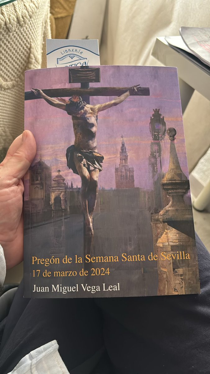 A quienes preguntáis dónde se puede adquirir el libro del pregón, os informo de que mañana estaré a partir de las 12 del mediodía firmando ejemplares en la librería La Botica de los Lectores, donde están a la venta, en la calle del Almirante Apodaca. Junto al Tremendo.