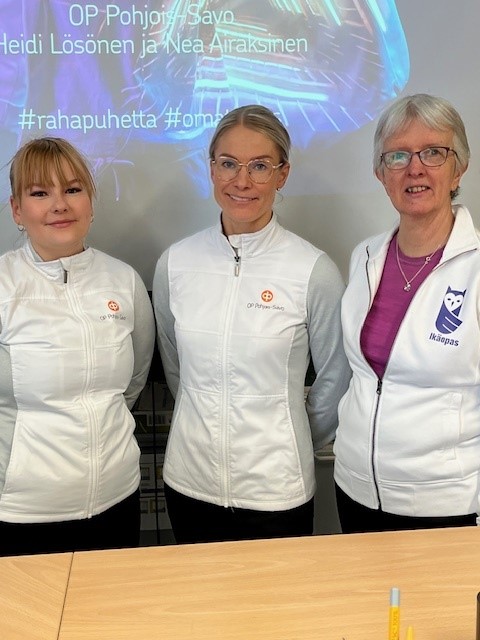 Eilen Ikäopas Anne pääsi OP Pohjois-Savon vastuullisuus lähettiläiden kanssa keskustelemaan 9.luokkalaisille kuluttamisesta ja säästämisestä. Hieno kokemus siitä, kuinka eri sukupolvet voivat oppia toisiltaan, ja kuinka arvokasta työtä Ikäoppaat tekevät.
<a href="/VTKL10/">Vanhustyön kl - VTKL</a> <a href="/OLVI_saatio/">OLVI-säätiö</a>