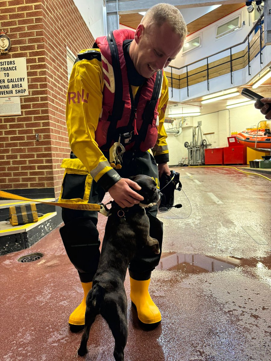 SHOUT: 18:26 - Launch Atlantic 85 in response to report of a dog trapped on the River Tees close to Dinosaur Park. #Redcar #RNLI  #volunteer  crew located the dog and returned with it safely to the boathouse.
