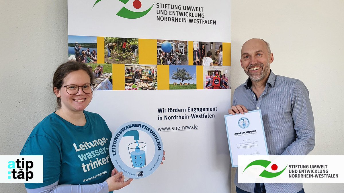Stiftung Umwelt und Entwicklung NRW (@sue_nrw) on Twitter photo Heute ist #Weltwassertag, deshalb haben wir uns von <a href="/atiptap/">a tip: tap</a> als leitungswasserfreundlich auszeichnen lassen. So würdigt a tip: tap Organisationen, die das Trinken von Leitungswasser als selbstverständlich betrachten & so die Umwelt schonen. #nrwasserwende
sue-nrw.de/stiftung-wird-… Heute ist #Weltwassertag, deshalb haben wir uns von <a href="/atiptap/">a tip: tap</a> als leitungswasserfreundlich auszeichnen lassen. So würdigt a tip: tap Organisationen, die das Trinken von Leitungswasser als selbstverständlich betrachten & so die Umwelt schonen. #nrwasserwende
sue-nrw.de/stiftung-wird-…