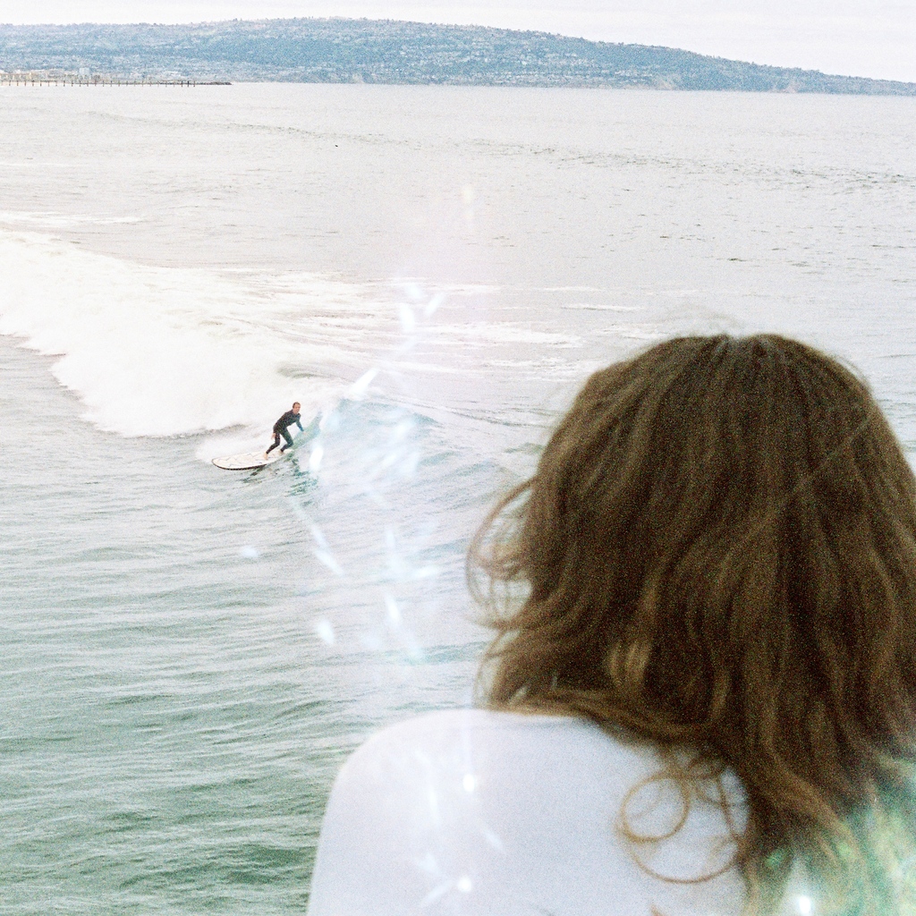 STARGAZING by crêpe girl is finally yours. The 5 songs that make up the EP take you on a rollercoaster of emotions in the best way possible 🌟 Listen here: crepegirl.ffm.to/stargazing

Photo by Zach Kochuyt